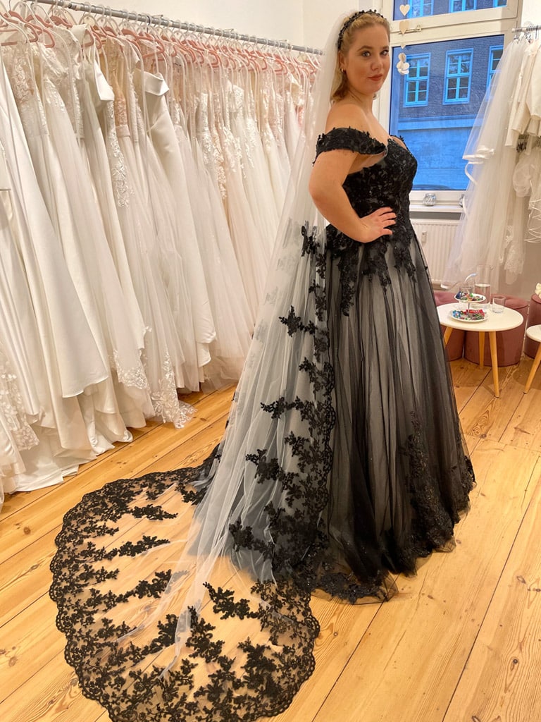 Schwarzes Brautkleid schweiz mit grauem Tüllrock und Spitze – LAFANTA Dark Couture