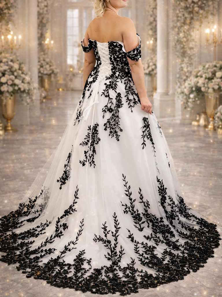 Weißes Brautkleid mit schwarzer Spitzenapplikation und langer Schleppe – eine Alternative zu rein schwarzen Brautkleidern in der Schweiz.